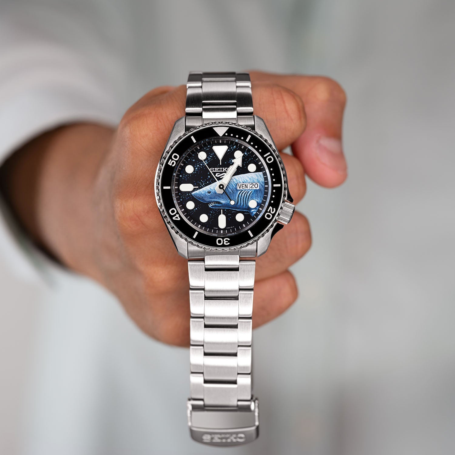 Deep Ocean Predator Concept by IFL Watches – Hand-painted shark-themed dial on the custom Seiko 5 Sports