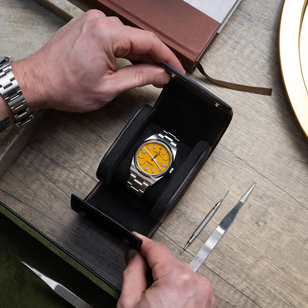 Noir Leather Watch Roll – One Watch
