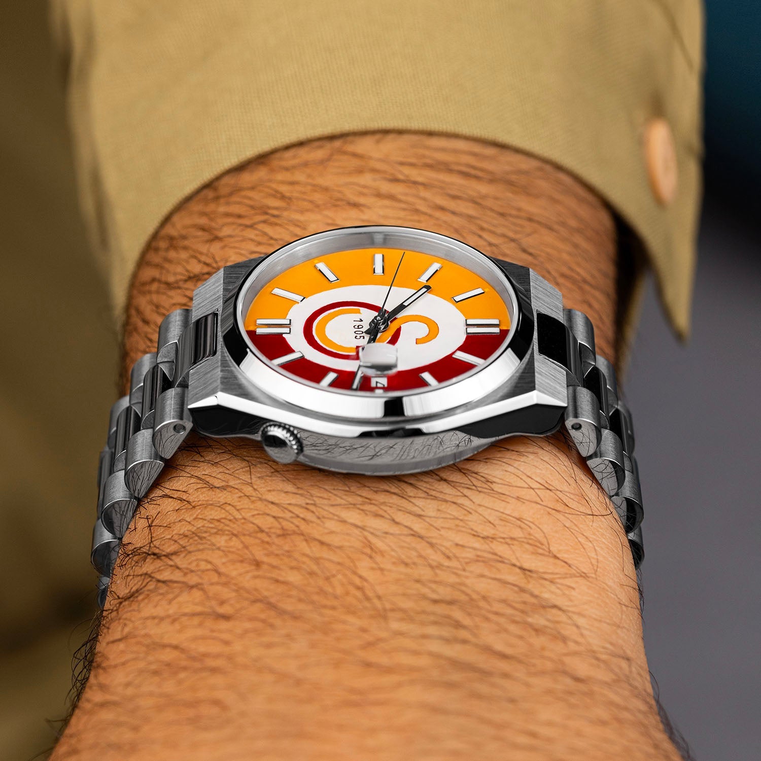 Citizen Tsuyosa 40 Aslanlar Sahada – Hand-painted custom Citizen Tsuyosa featuring Turkish football heritage in yellow and red, a bespoke timepiece by IFL Watches