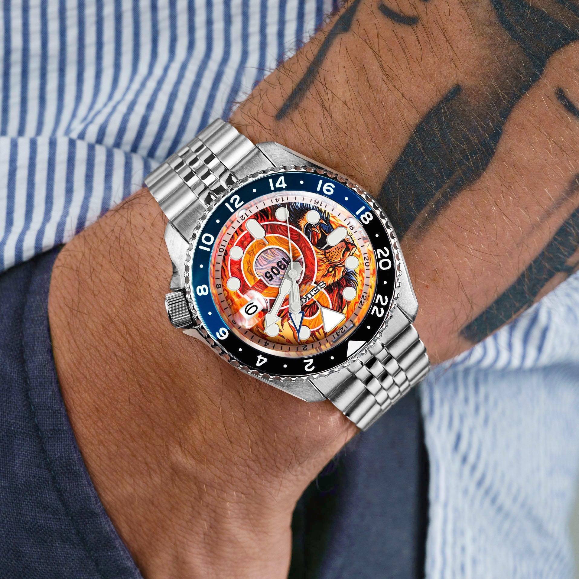 Seiko 5 Sports GMT Aslanlar Sahada – Hand-painted custom Seiko 5 Sports GMT featuring Turkish football heritage in yellow and red, a bespoke timepiece by IFL Watches